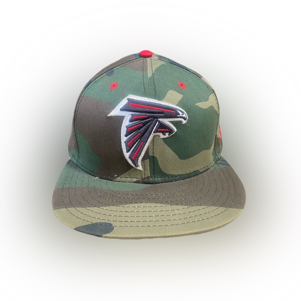 Camo falcons fitted cap